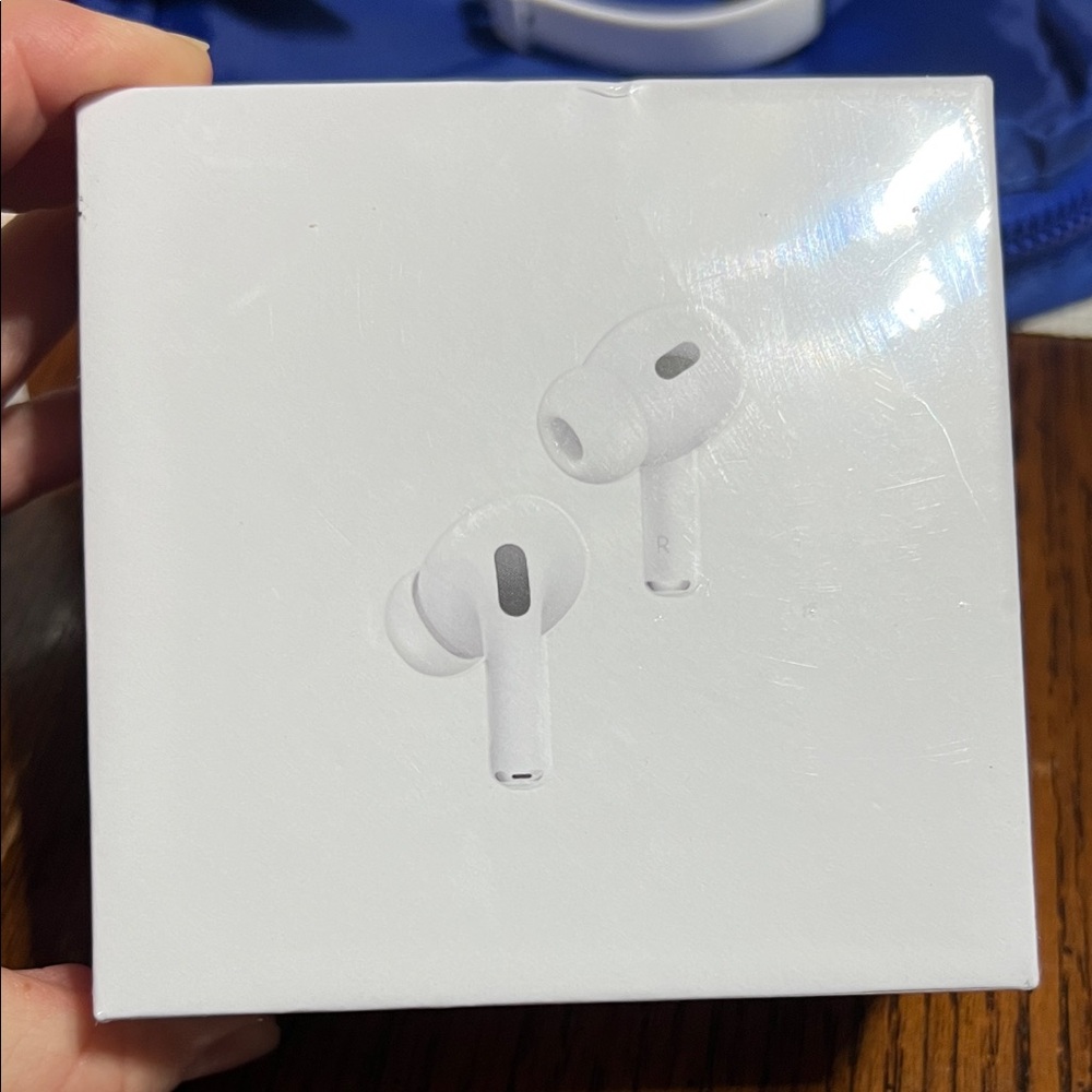 Apple White Wireless Earbuds with Charging Case